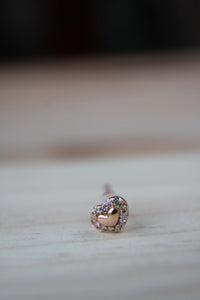 mini corazón rodeado circonitas