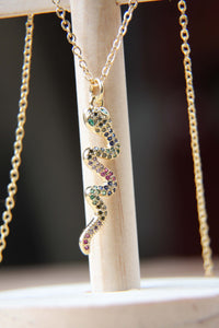 cadena serpiente multicolor alargada