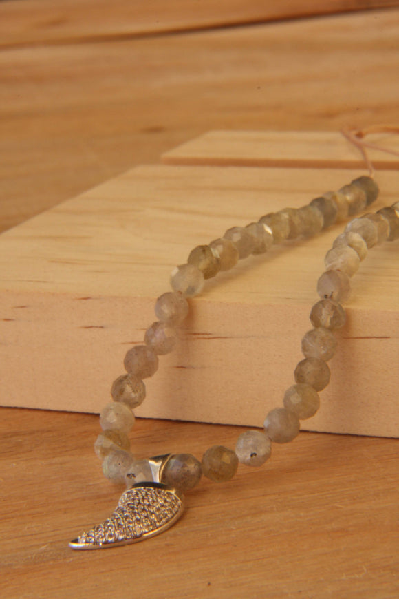 collar corto cuerno circonitas