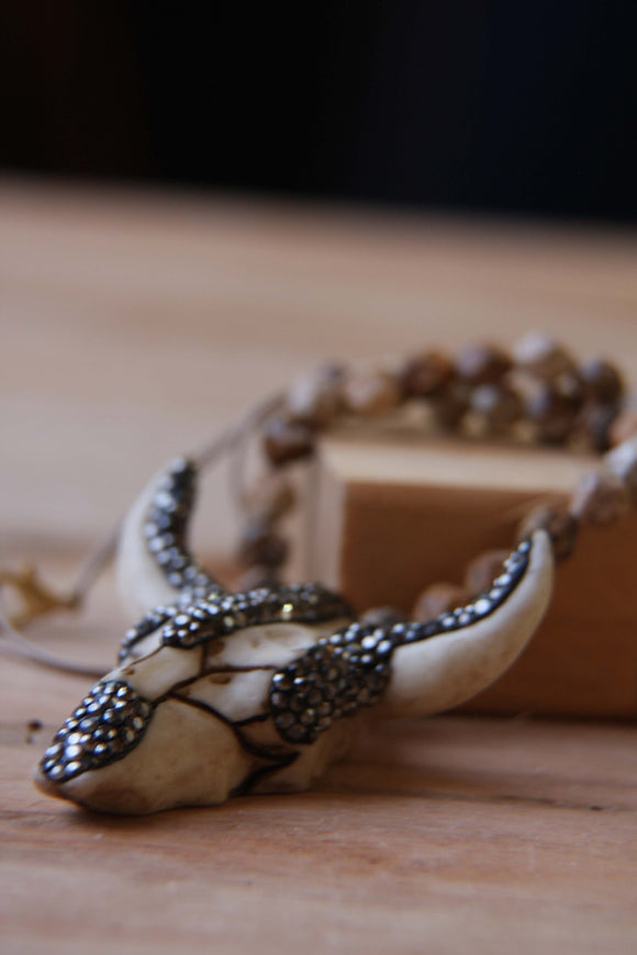 collar corto cabeza toro